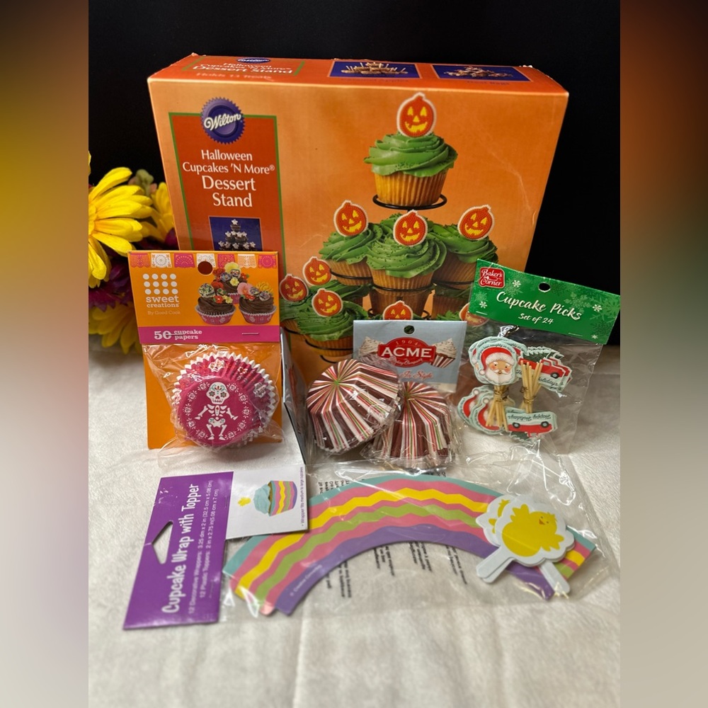 New Wilson🧁 Cupcakes ‘N More Dessert Stand w/Cupcake Picks, Liners & Wrappers🧁